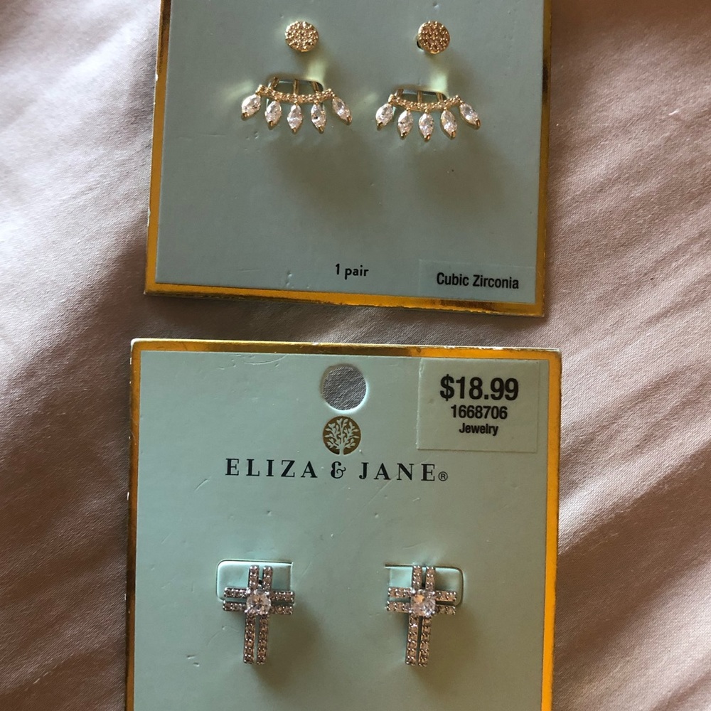 2 Pairs of Earrings